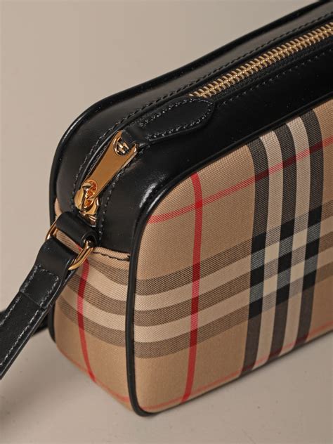 burberry borsa in canvas pelle e tessuto tecnico con tracolla|Borse a tracolla firmate da donna .